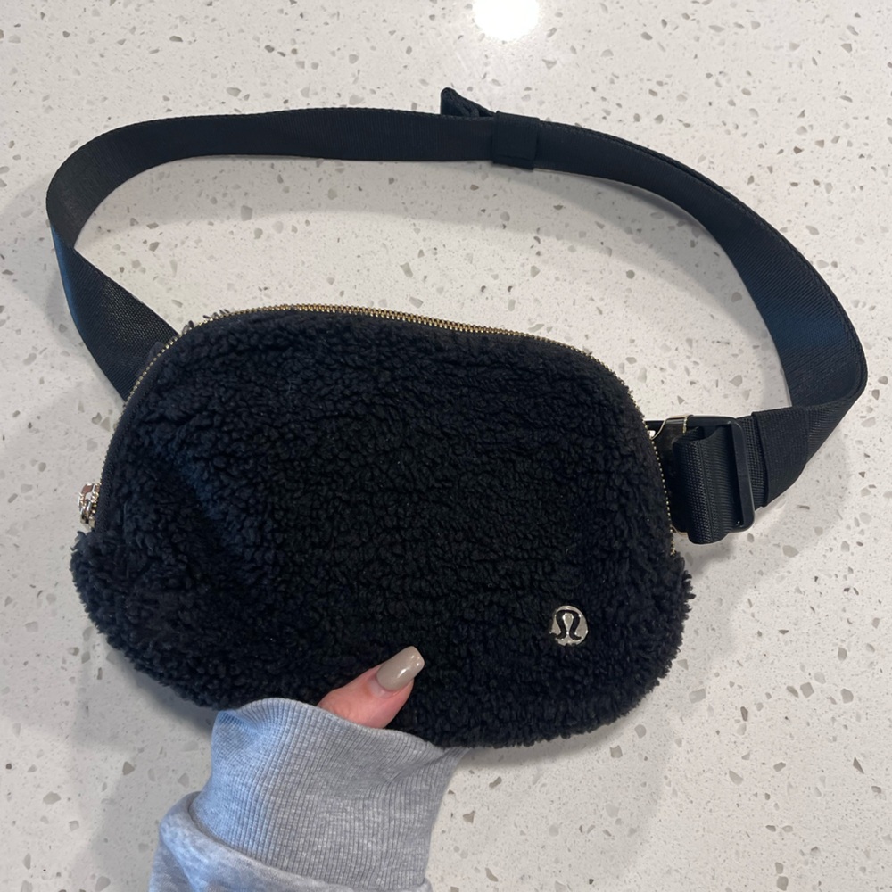 Lululemon Black & Gold Sherpa Belt Bag